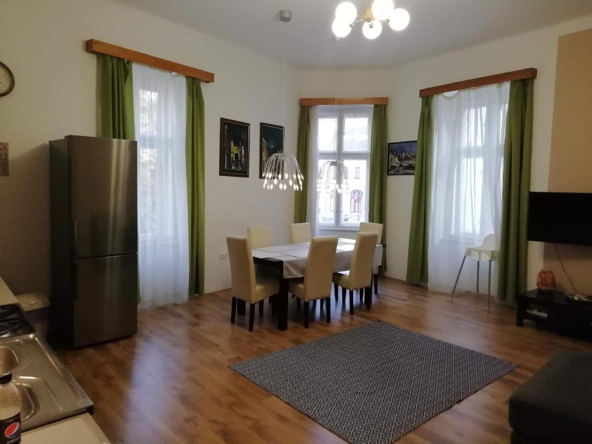 Anna Apartman *